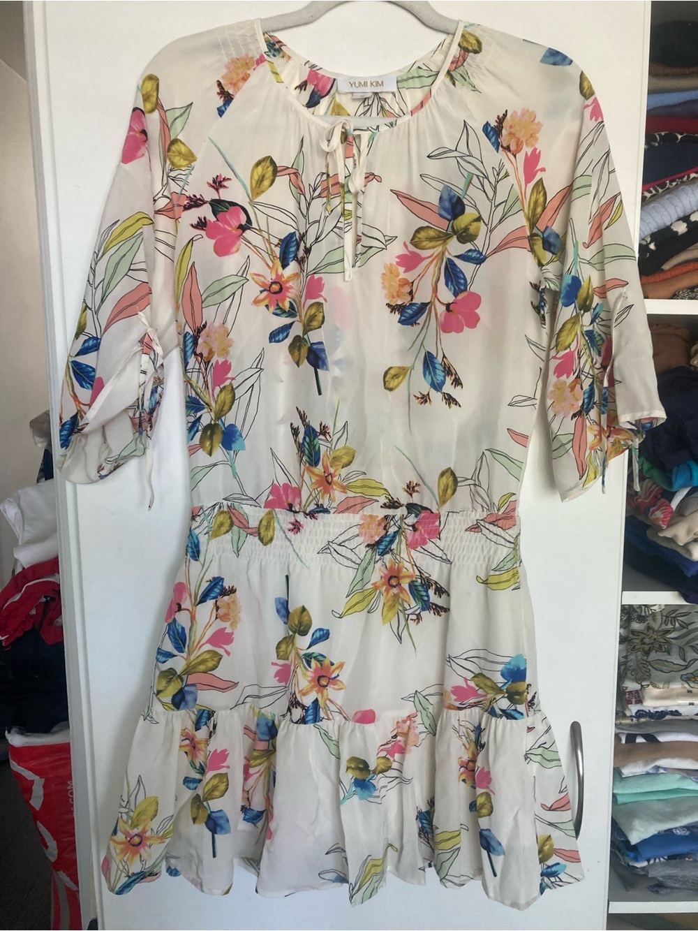Yumi Kim Cream Floral Tie-Neck A-Line Dress ruffle skirt size XS 100 % silk